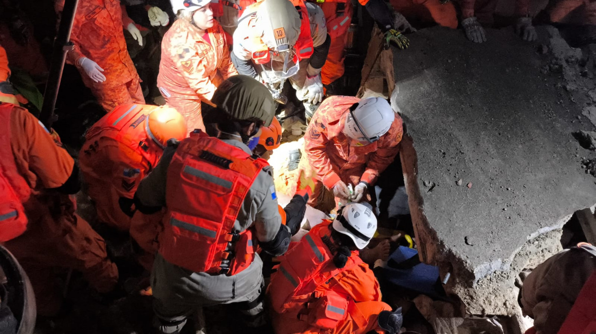 O Corpo de Bombeiros foi acionado para a ocorrência às 2h40 - Divulgação/Corpo de Bombeiros