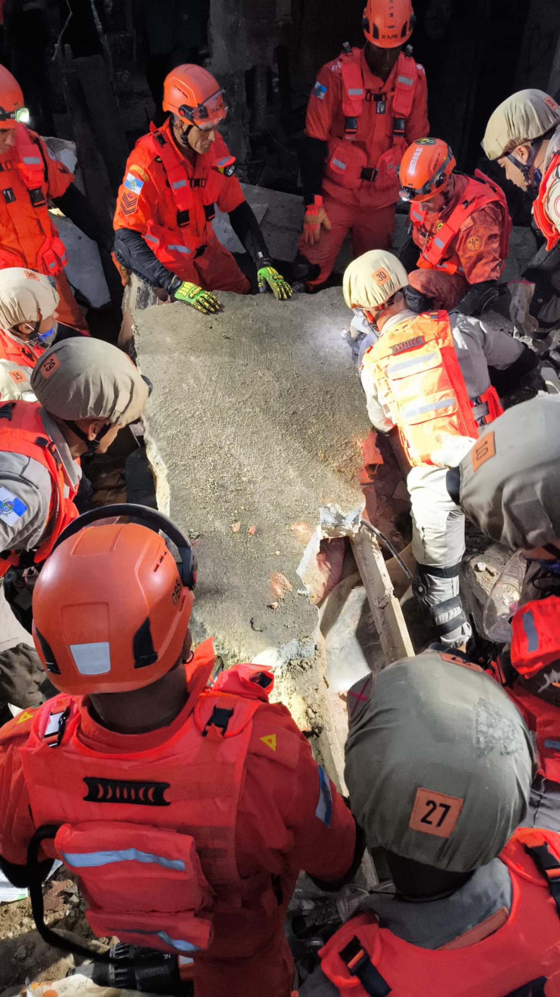 O Corpo de Bombeiros foi acionado para a ocorrência às 2h40 - Divulgação/Corpo de Bombeiros