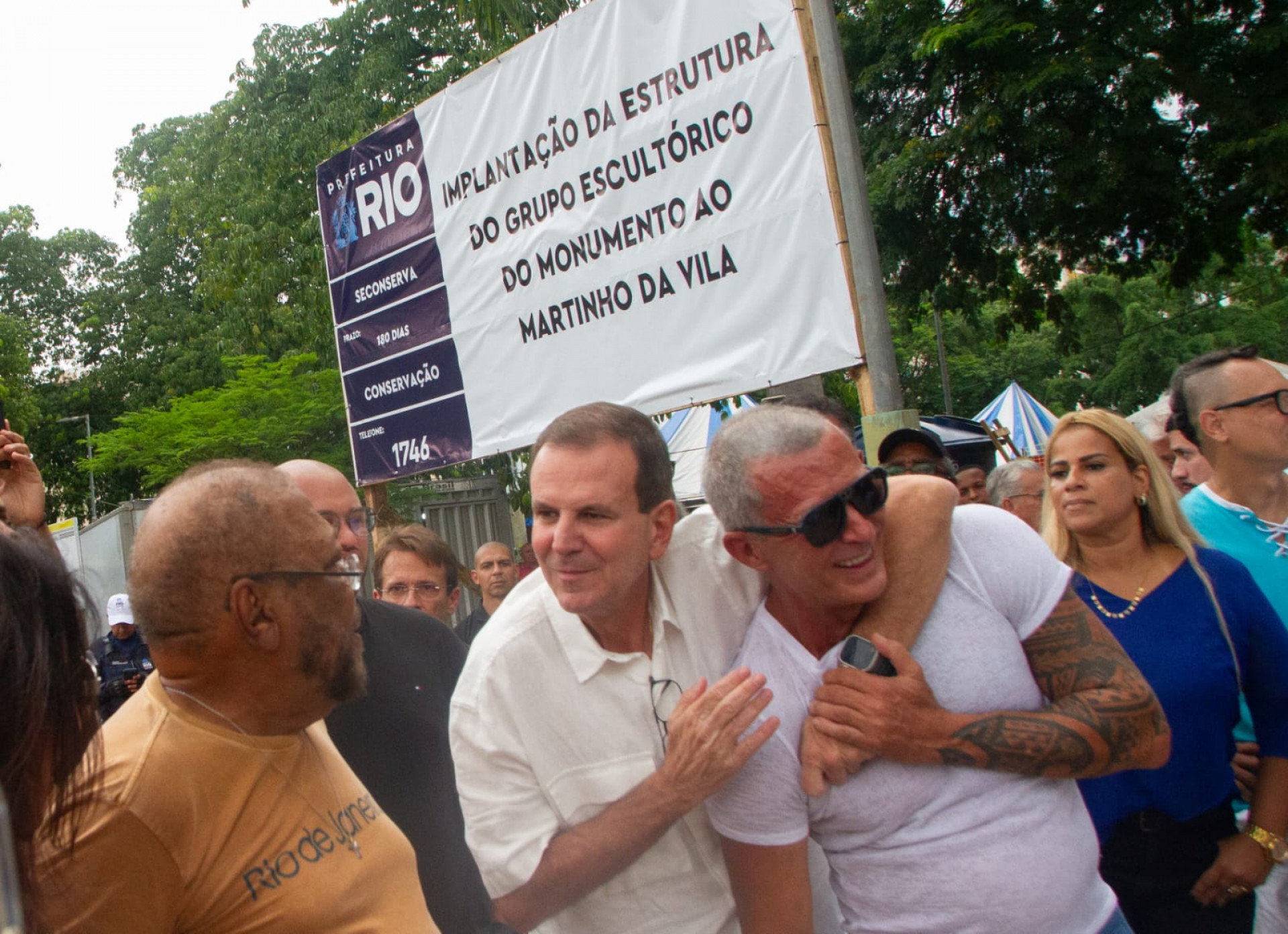 Martinho, Eduardo Paes e Paulo Barros celebraram in&iacute;cio da obra da est&aacute;tua - &Eacute;rica Martin / Ag&ecirc;ncia O Dia