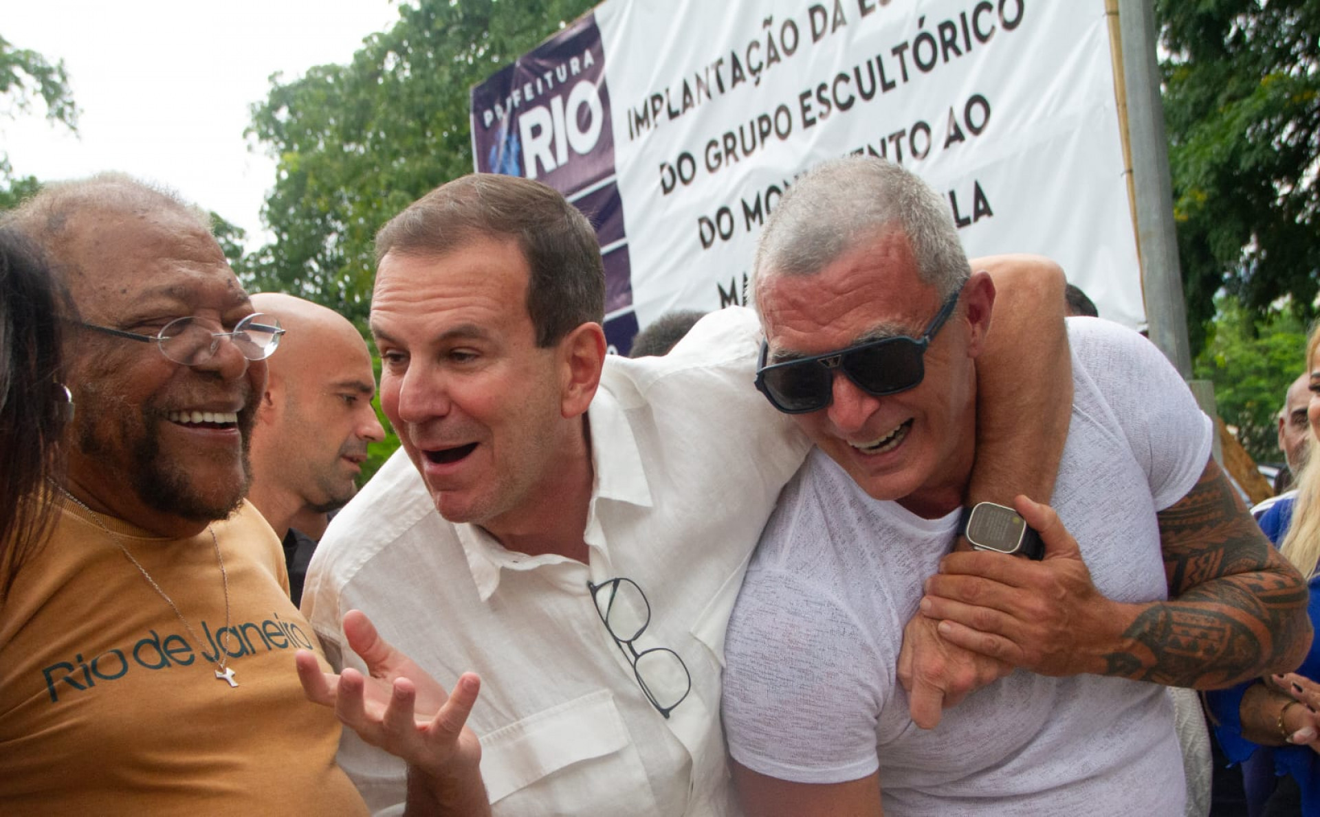 Martinho, Eduardo Paes e Paulo Barros celebraram in&iacute;cio da obra da est&aacute;tua - &Eacute;rica Martin / Ag&ecirc;ncia O Dia