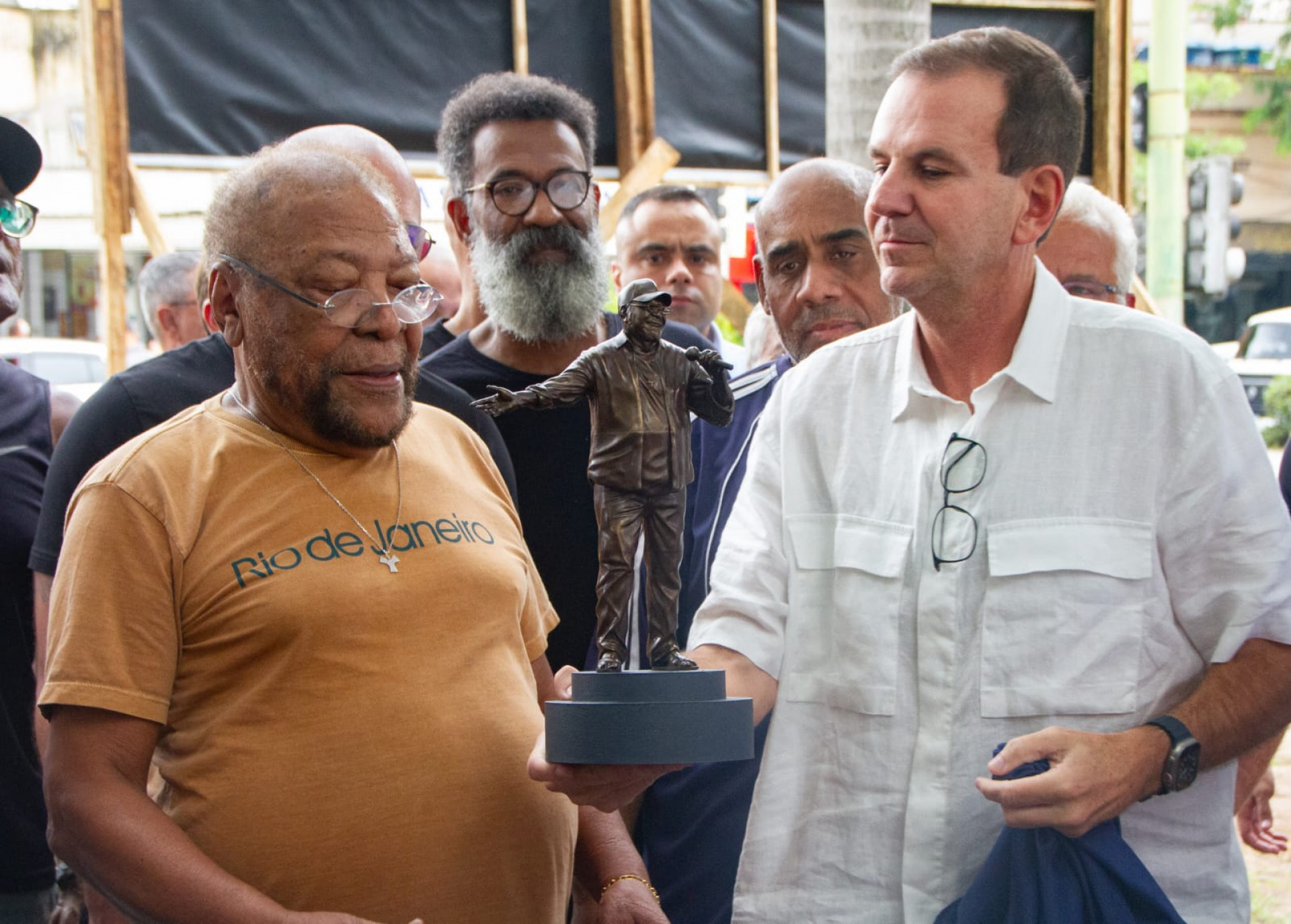 Martinho da Vila ganhou miniatura da est&aacute;tua que ser&aacute; erguida em Vila Isabel - &Eacute;rica Martin / Ag&ecirc;ncia O Dia