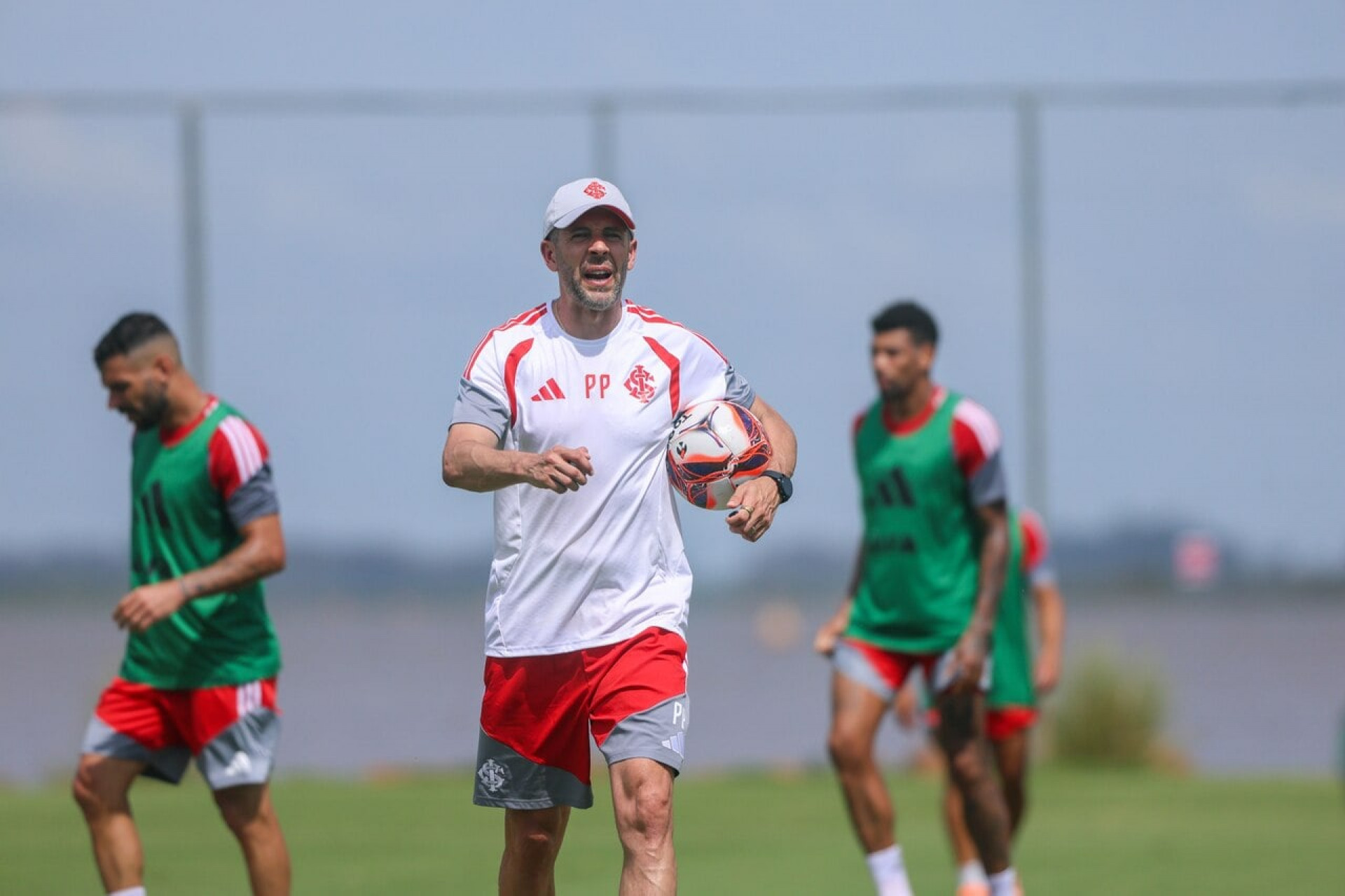 Internacional x Gr&ecirc;mio: onde assistir, escala&ccedil;&otilde;es e arbitragem