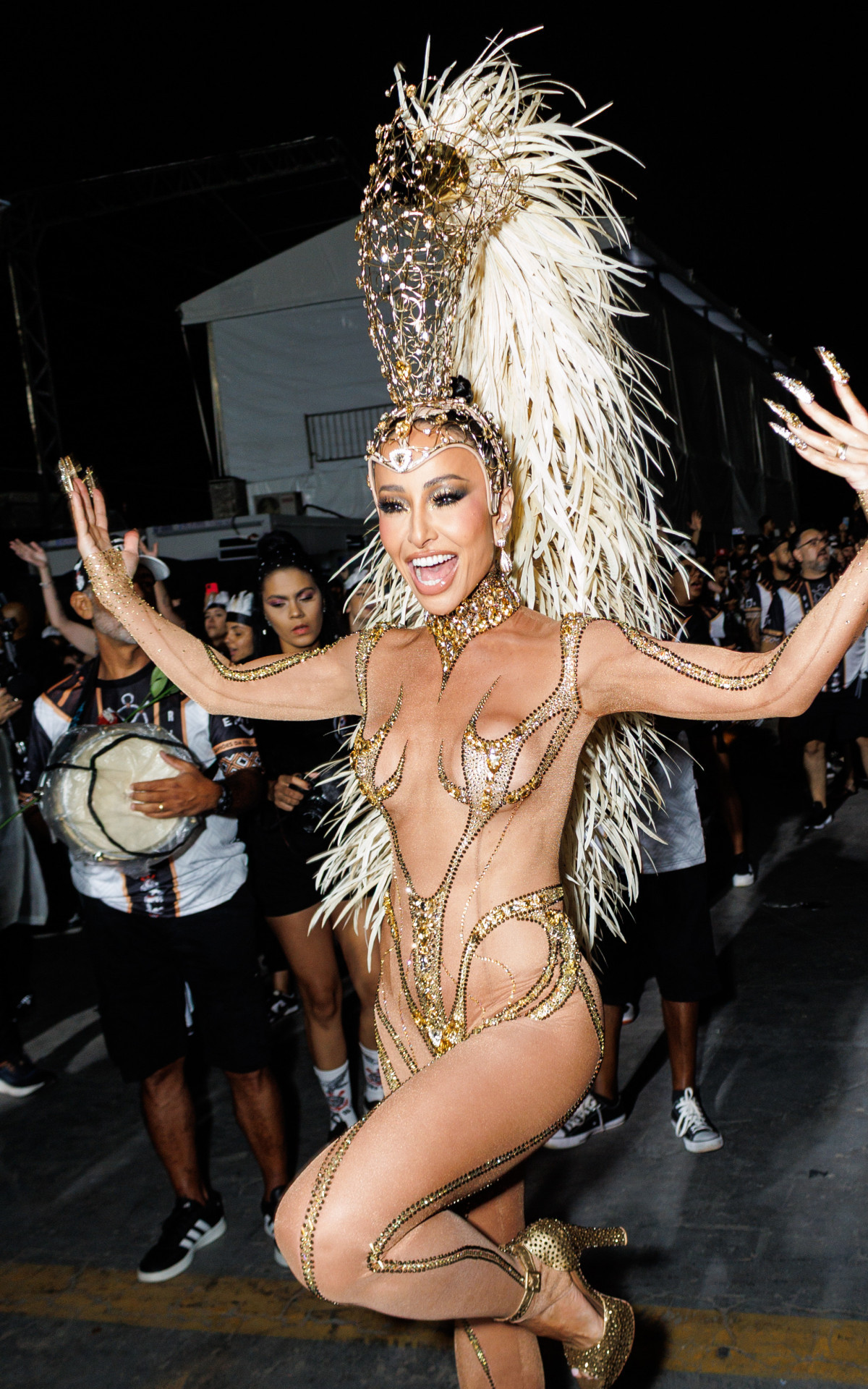 Sabrina Sato samba em segundo ensaio técnico da Gaviões da Fiel em São Paulo