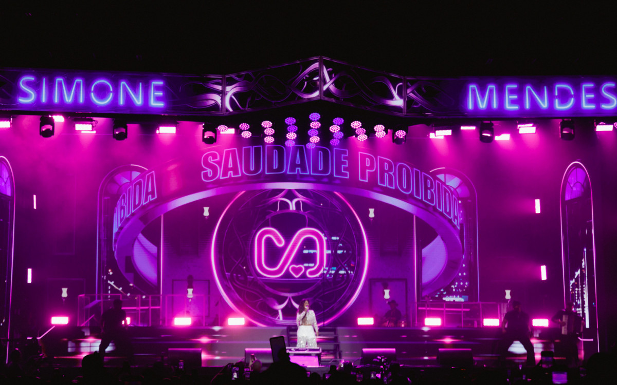 Simone Mendes canta sucessos da carreira em São Paulo