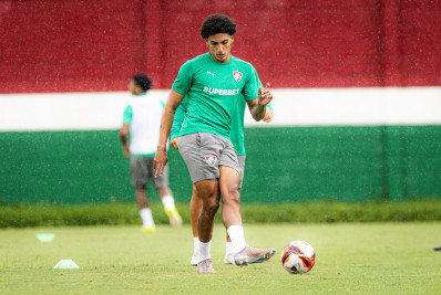 Sem espaço no Fluminense, Fuentes recebe sondagens e prioriza seguir no Brasil