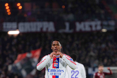 Endrick marca três e comanda goleada do Lyon sobre o Metz no Campeonato Francês