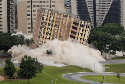 Vídeo: hotel de luxo é implodido em Brasília