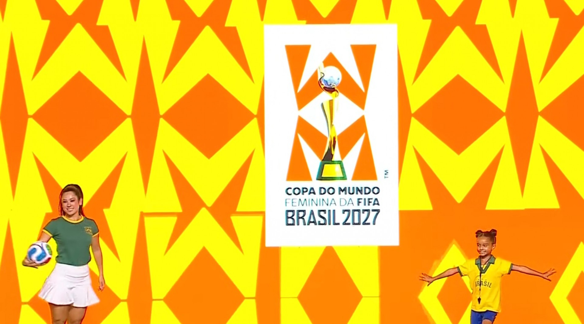 Identidade visual da Copa do Mundo Feminina 2027 foi divulgada neste domingo (25) - Reprodução / CazéTV