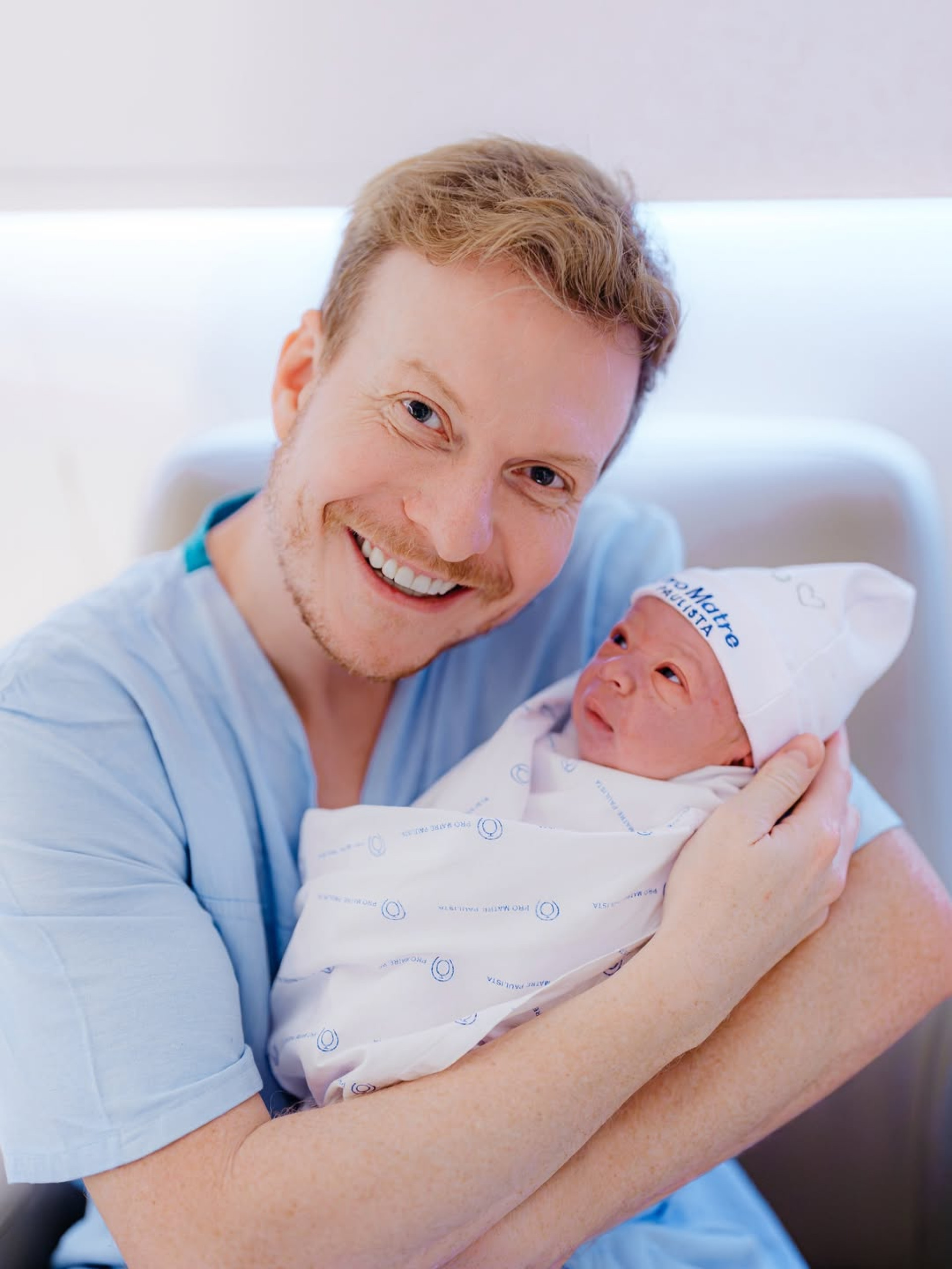 Teo Teló com o filho recém-nascido, Matteo - Reprodução/Instagram