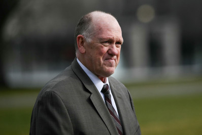 Trump envia 'czar' anti-imigração para Minnesota após morte de manifestante