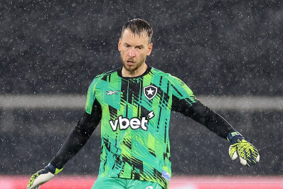 Neto comemora retorno ao Botafogo após quatro meses parado: 'Momento especial'