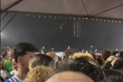 Cassio Scapin mostra samba no pé e interage com foliões em ensaio da Mocidade Alegre