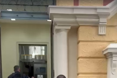 PM prende foragido da Justiça e comparsa com mais de 300 pacotes de drogas em Niterói