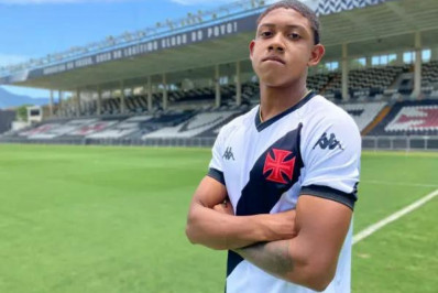 Vasco acerta compra de João Victor e garante permanência do jovem