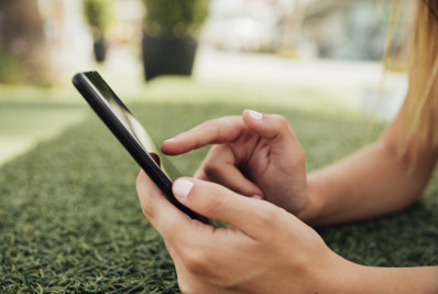 Proibição das redes sociais para menores de 15 anos avança na França