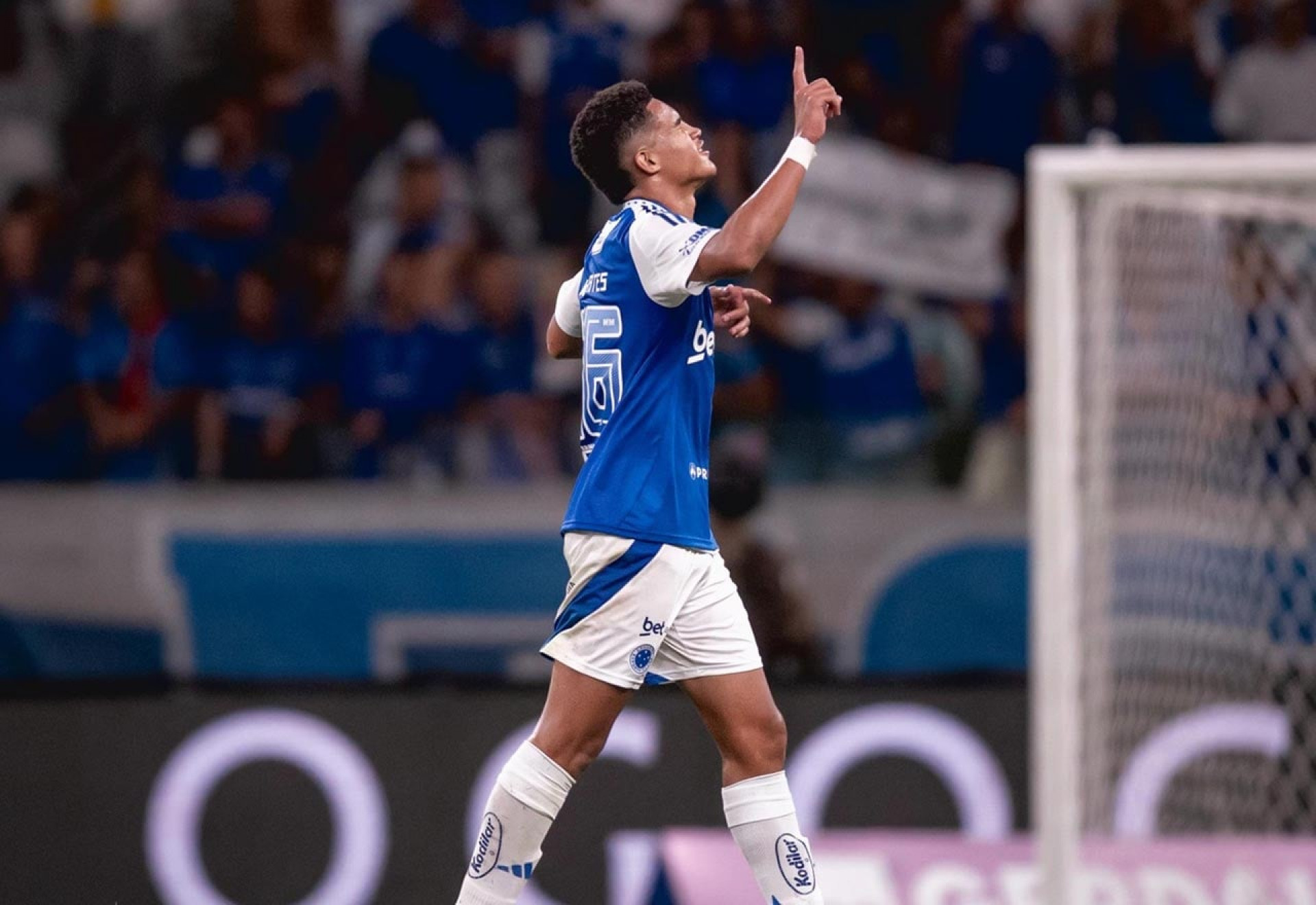 Cruzeiro encaminha venda de Kau&atilde; Prates ao Borussia Dortmund por R$ 75 milh&otilde;es