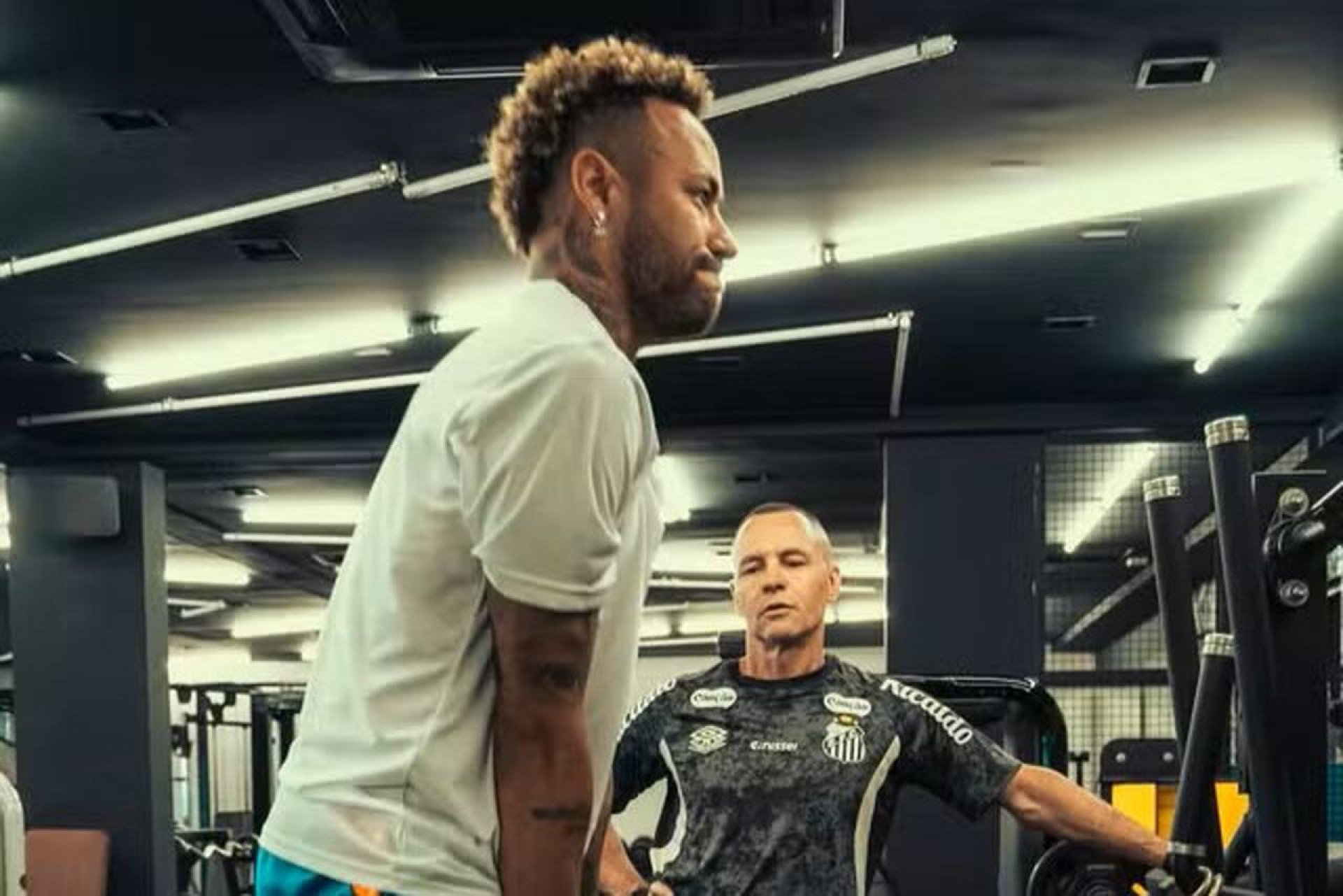 Neymar inicia transi&ccedil;&atilde;o f&iacute;sica e fica pr&oacute;ximo de voltar a jogar pelo Santos