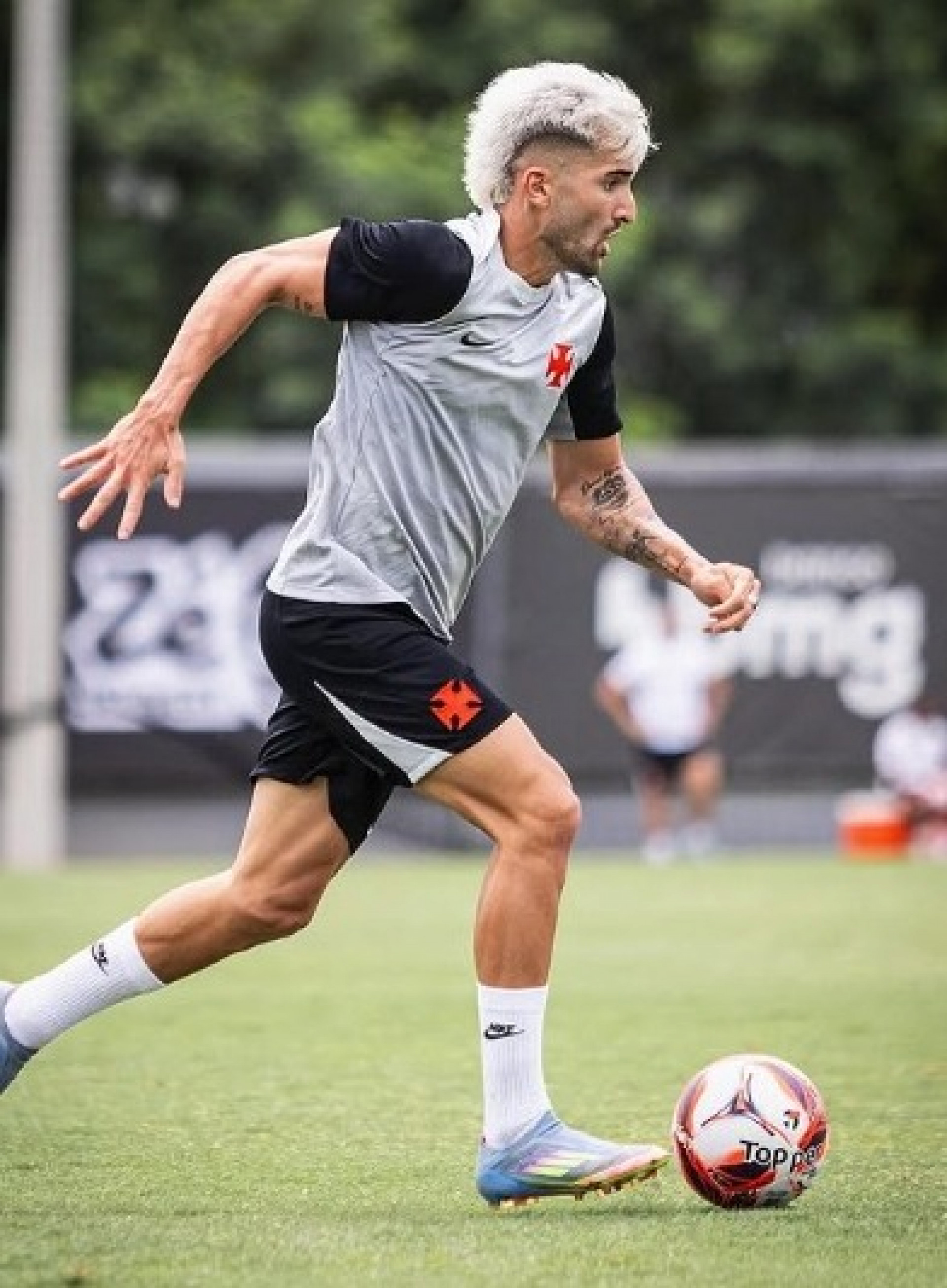 Benjamin Garré em treino do Vasco