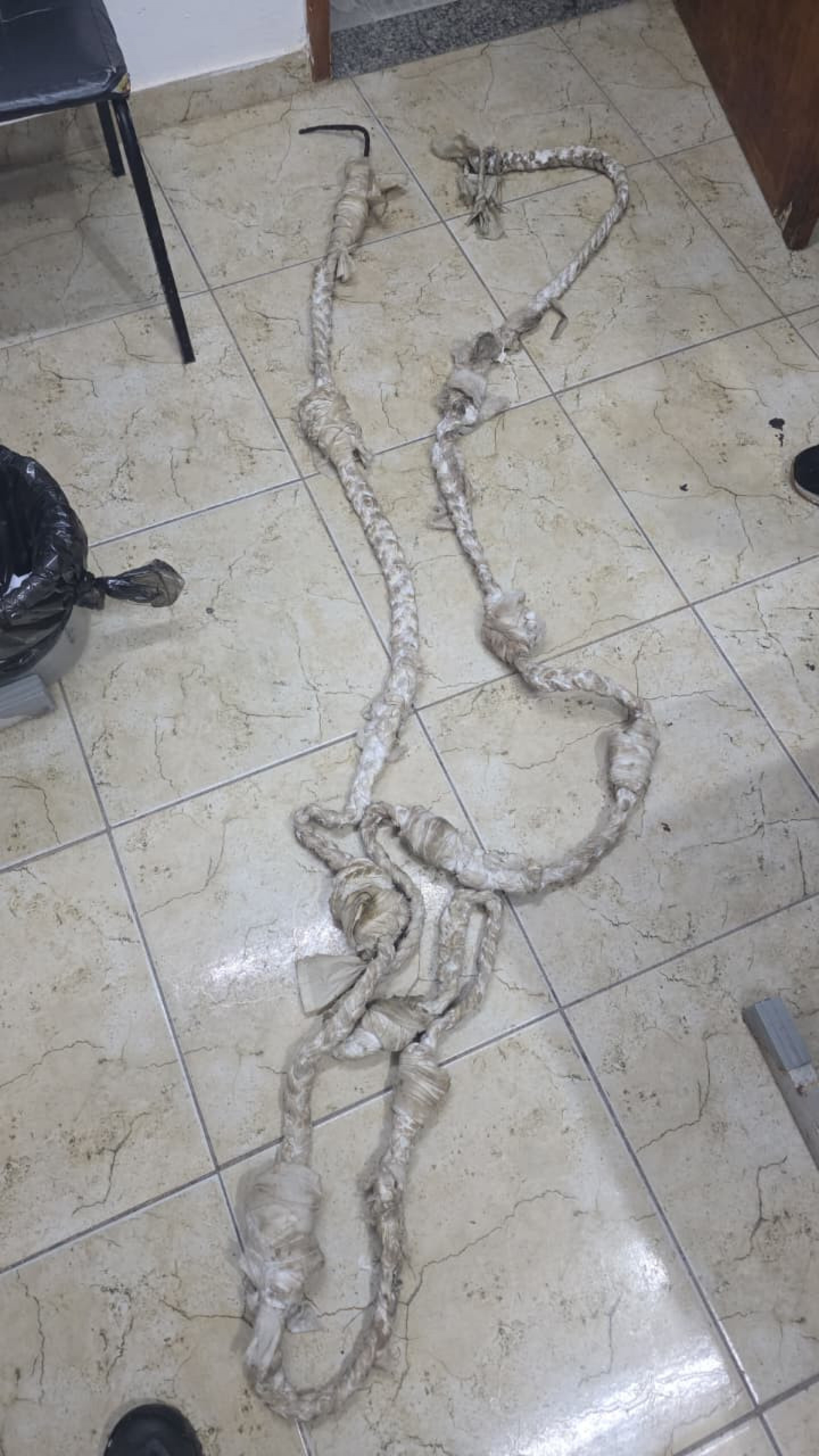 Tentativa de fuga envolveu corda e buraco em muro do Instituto Penal Plácido de Sá Carvalho