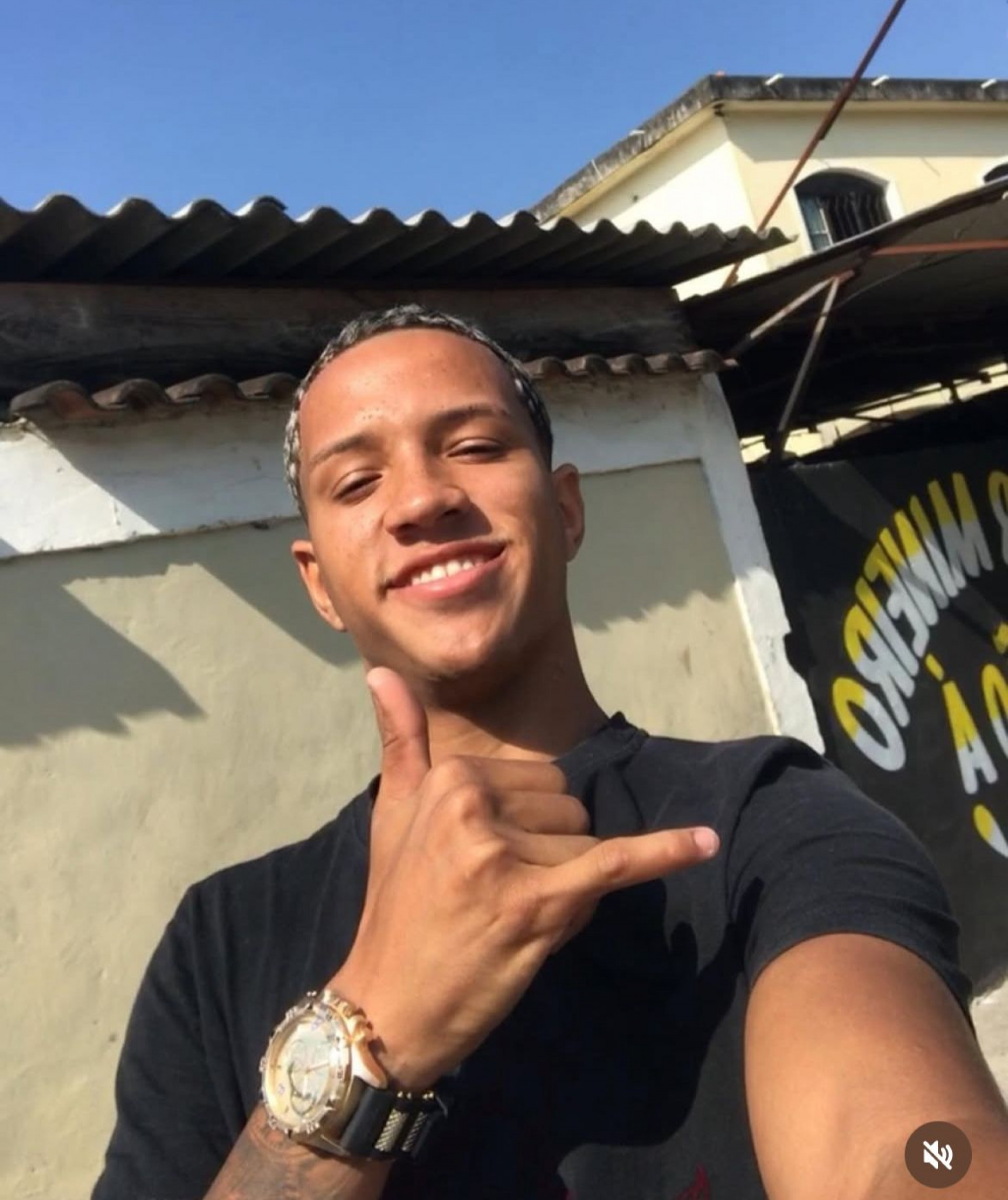 Paulo Vitor estava trabalhando quando foi abordado por criminosos - Rede Social