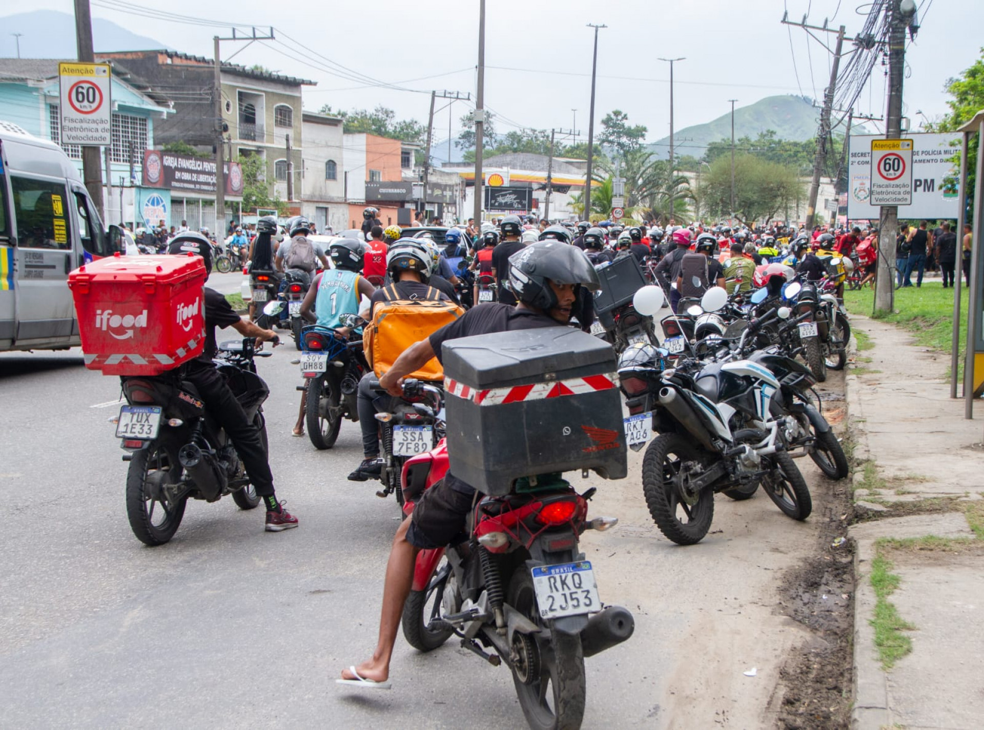 Motoboys vão às ruas de Campo Grande e pedem mais segurança para a categoria - Érica Martin/Agência O Dia