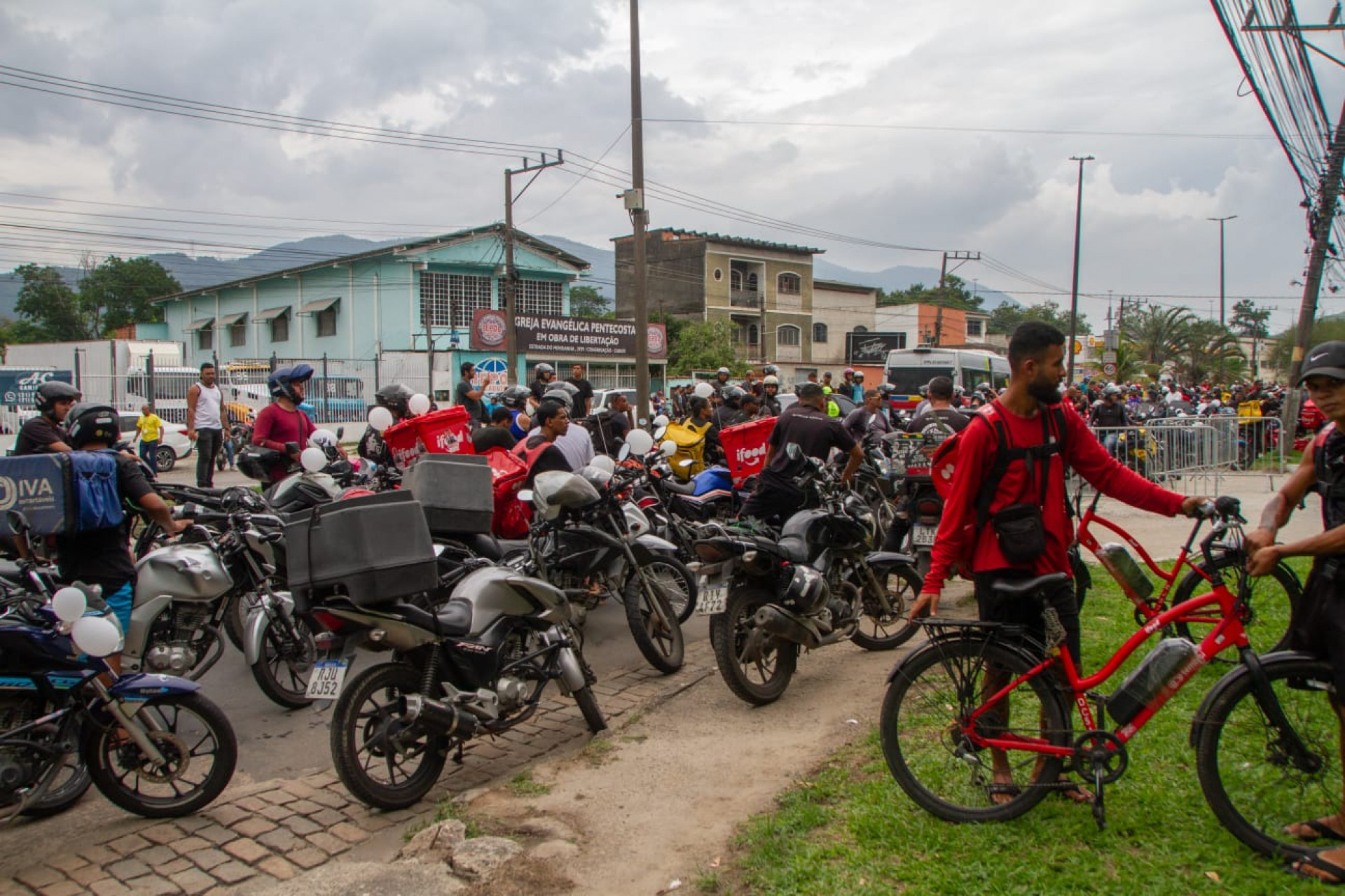 Motoboys vão às ruas de Campo Grande e pedem mais segurança para a categoria - Érica Martin/Agência O Dia