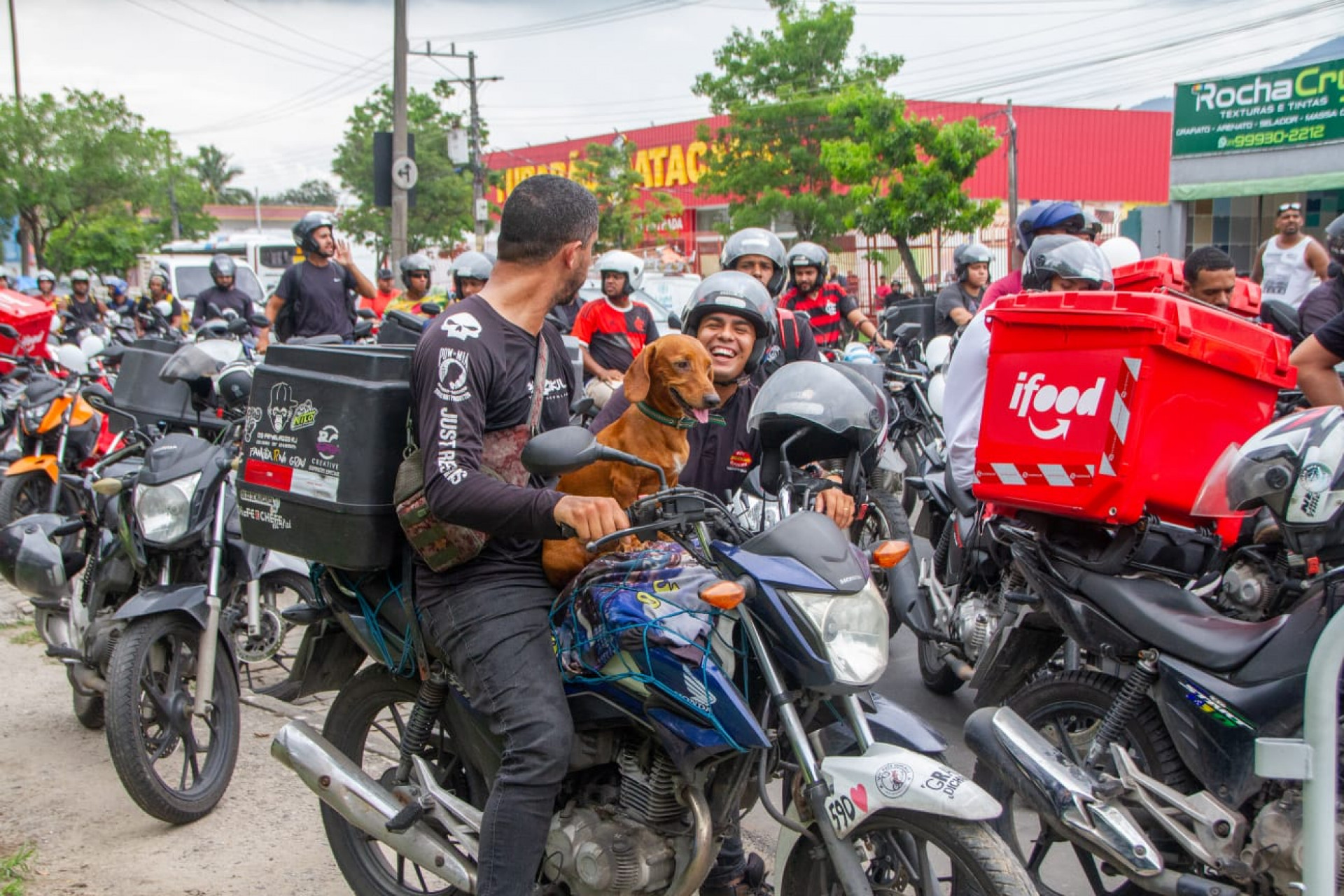 Motoboys em protesto contra a falta de policiamento e a sequência de crimes envolvendo a categoria - Érica Martin/Agência O Dia