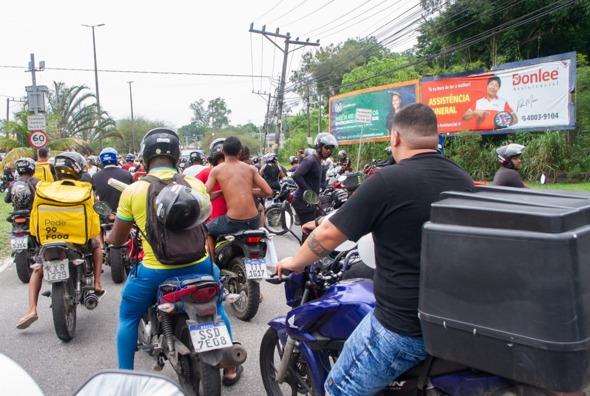 Motoboys vão às ruas de Campo Grande e pedem mais segurança para a categoria - Érica Martin/Agência O Dia