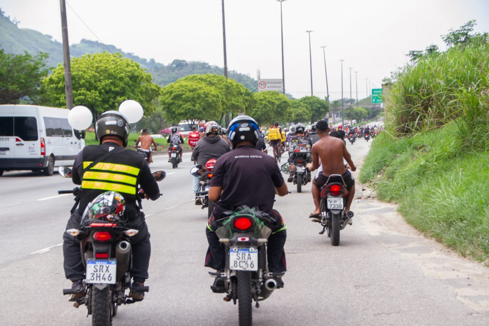 Motoboys em protesto contra a falta de policiamento e a sequência de crimes envolvendo a categoria - Érica Martin/Agência O Dia