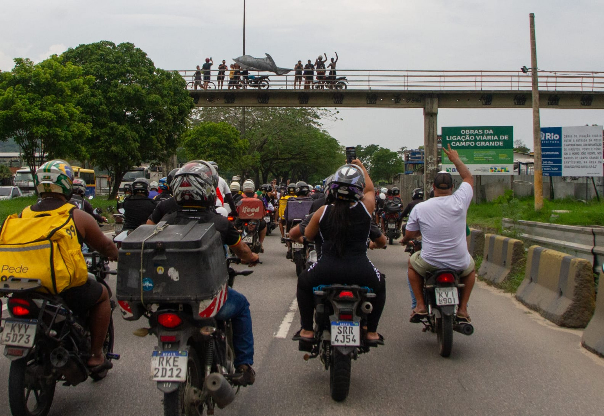 Motoboys vão às ruas de Campo Grande e pedem mais segurança para a categoria - Érica Martin/Agência O Dia