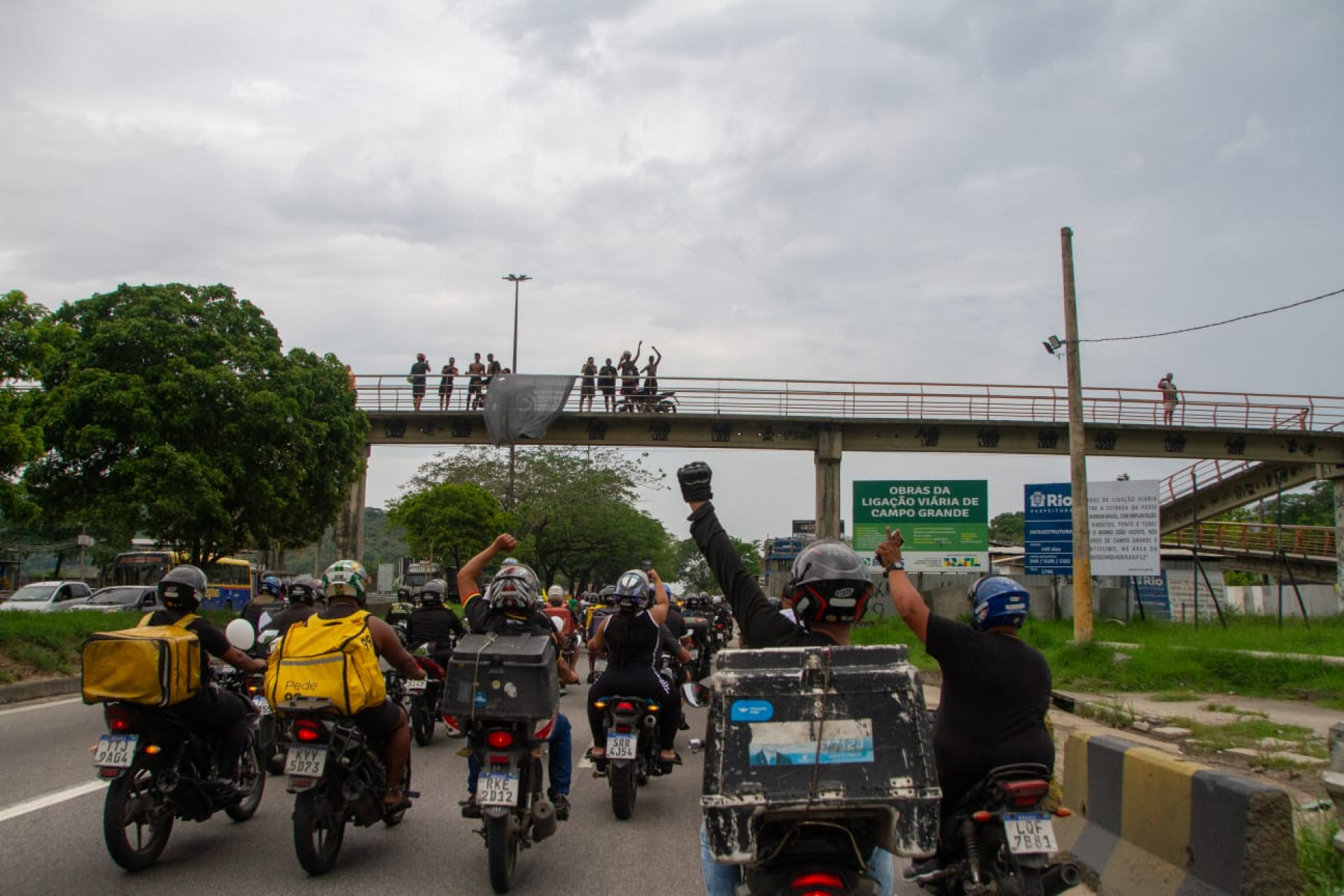 Motoboys em protesto contra a falta de policiamento e a sequência de crimes envolvendo a categoria - Érica Martin/Agência O Dia