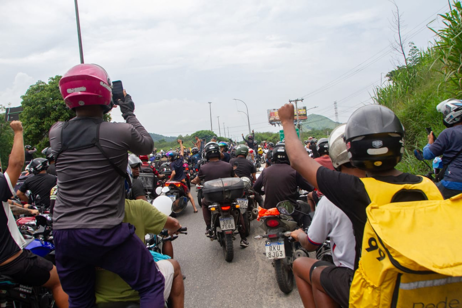 Motoboys vão às ruas de Campo Grande e pedem mais segurança para a categoria - Érica Martin/Agência O Dia