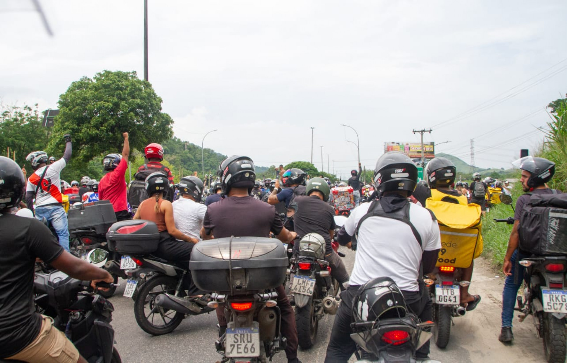 Motoboys vão às ruas de Campo Grande e pedem mais segurança para a categoria - Érica Martin/Agência O Dia
