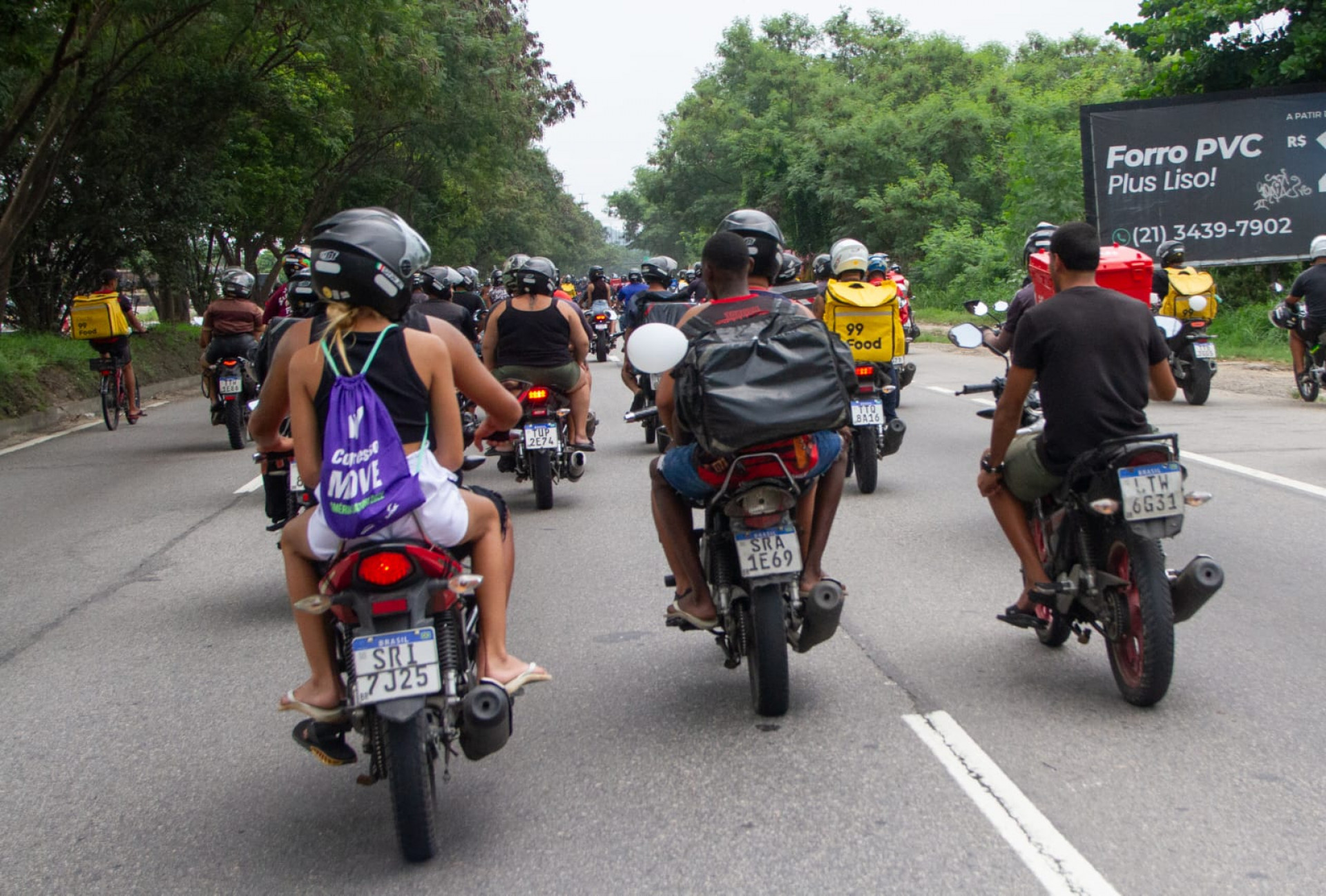 Motoboys vão às ruas de Campo Grande e pedem mais segurança para a categoria - Érica Martin/Agência O Dia