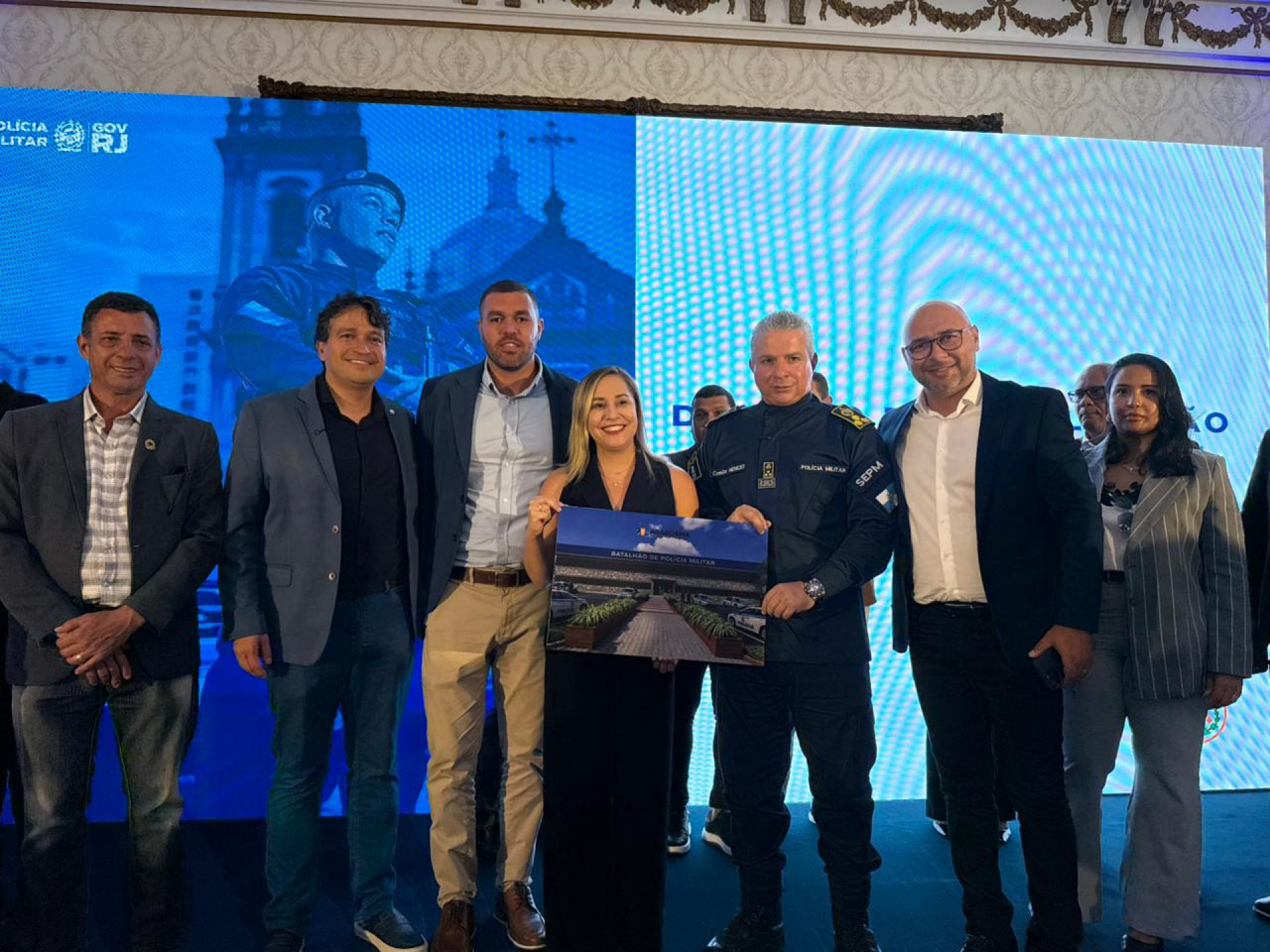 Prefeita Daniela Soares e autoridades na olenidade no Palácio Guanabara - Ascom