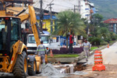 Prefeitura realiza obra de drenagem no Parque das Palmeiras, área de alagamento