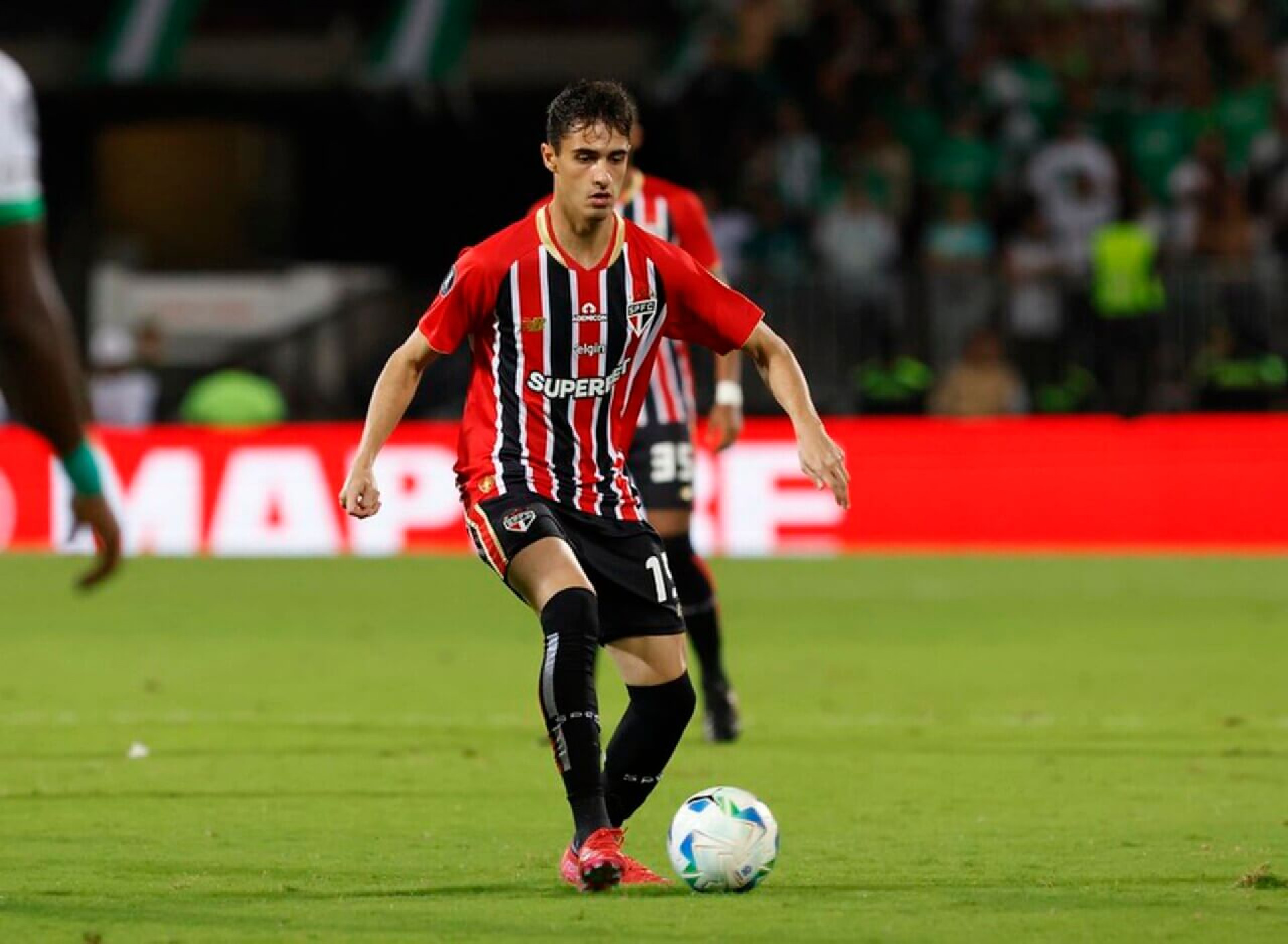 RB Bragantino anuncia a contrata&ccedil;&atilde;o de Rodriguinho, ex-S&atilde;o Paulo