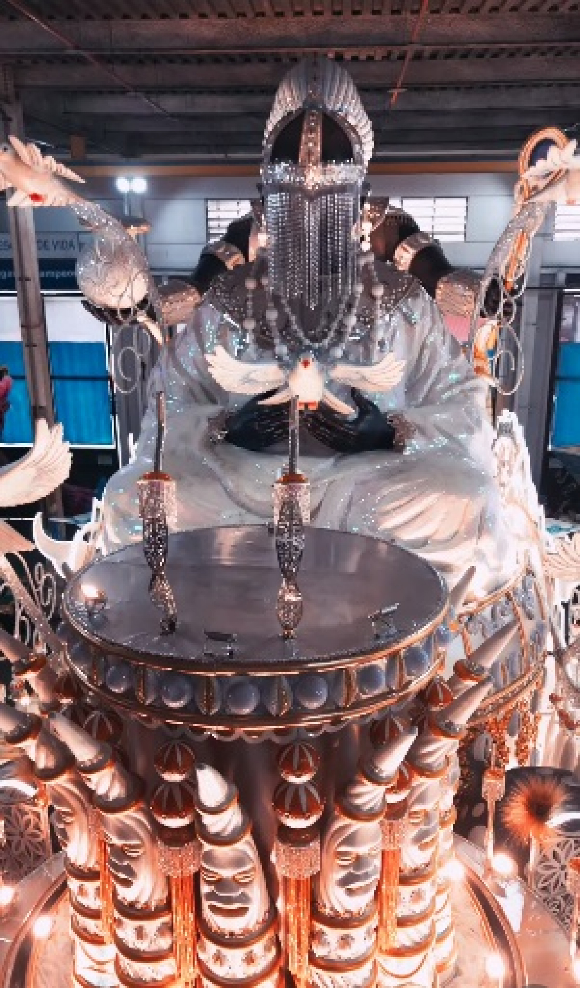 Beija-Flor mostra detalhes de carro abre-alas - Reprodução de vídeo