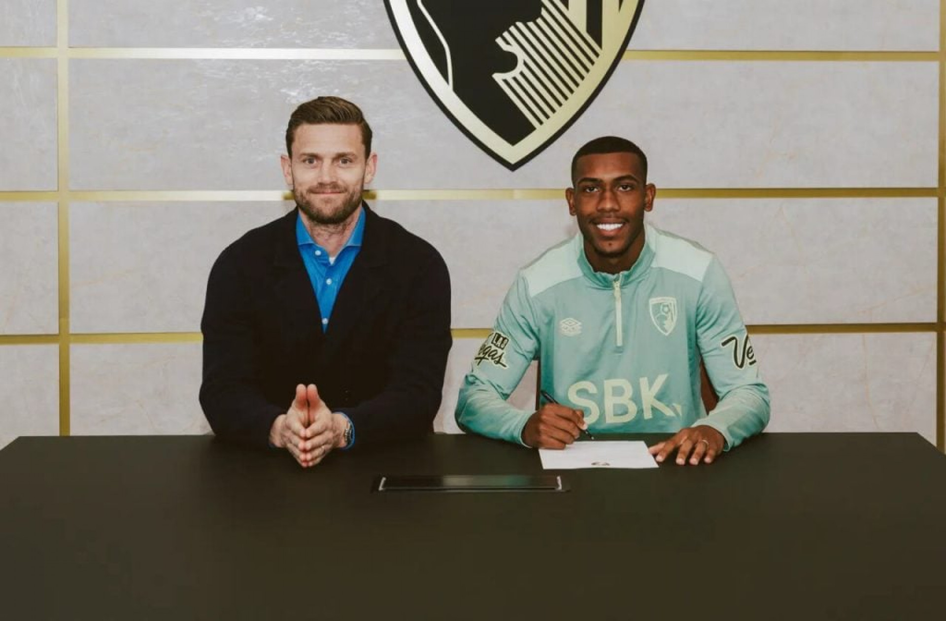 Bournemouth anuncia contrata&ccedil;&atilde;o de Rayan, ex-Vasco