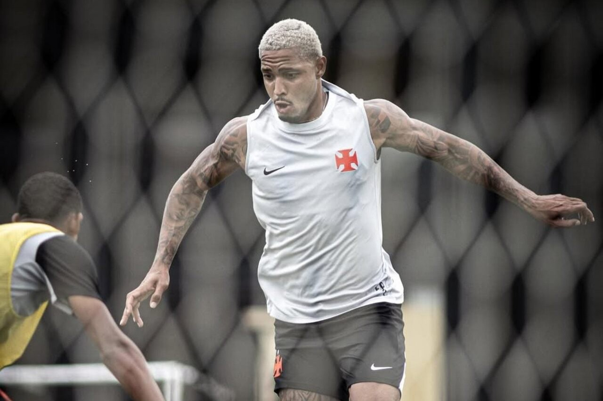 Vasco recebe sondagens por David e futuro do atacante &eacute; incerto no clube