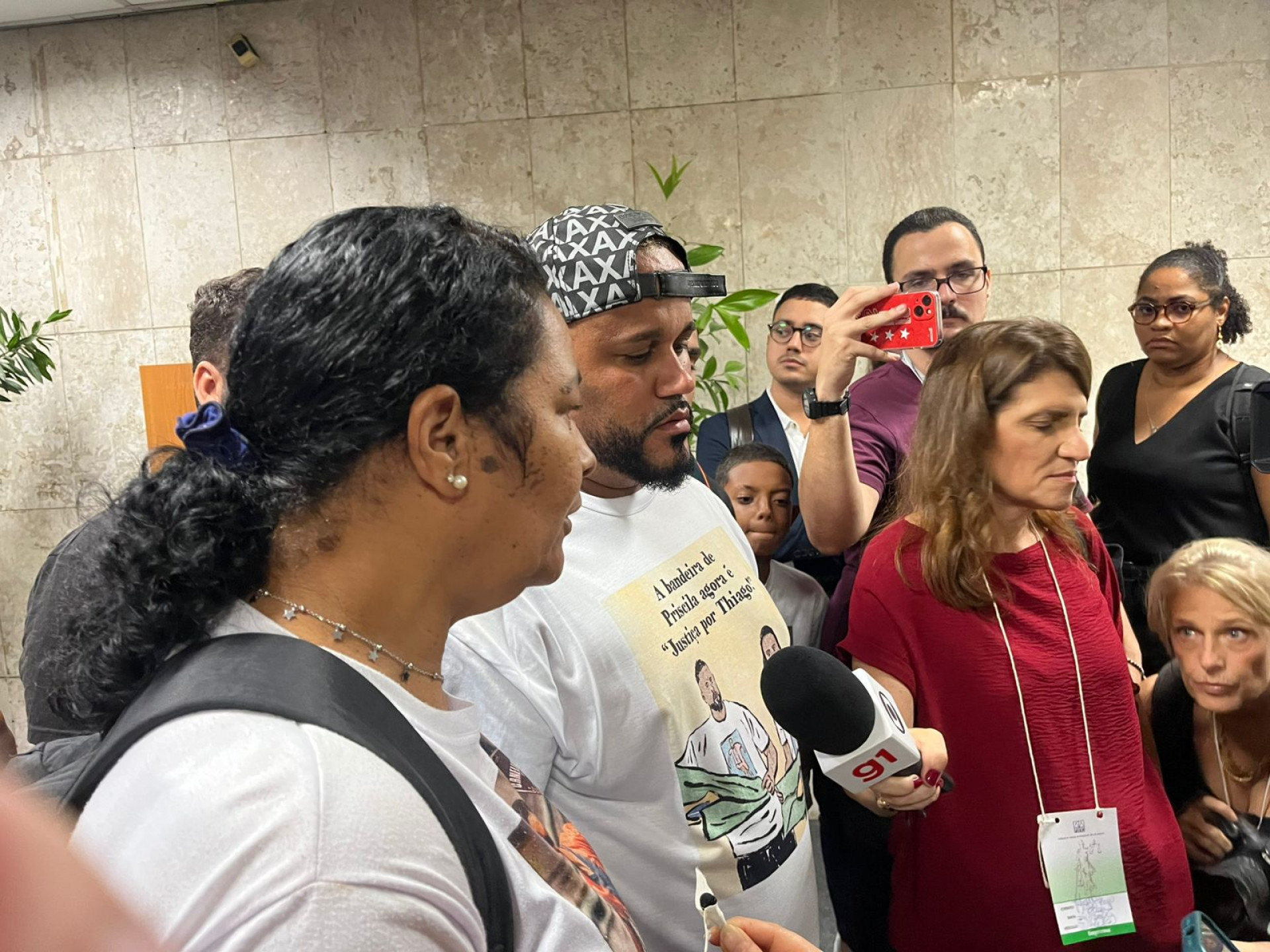 Familiares de Thiago Flausino reclamaram sobre tratamento e adiamento do júri - Fred Vidal / Agência O Dia