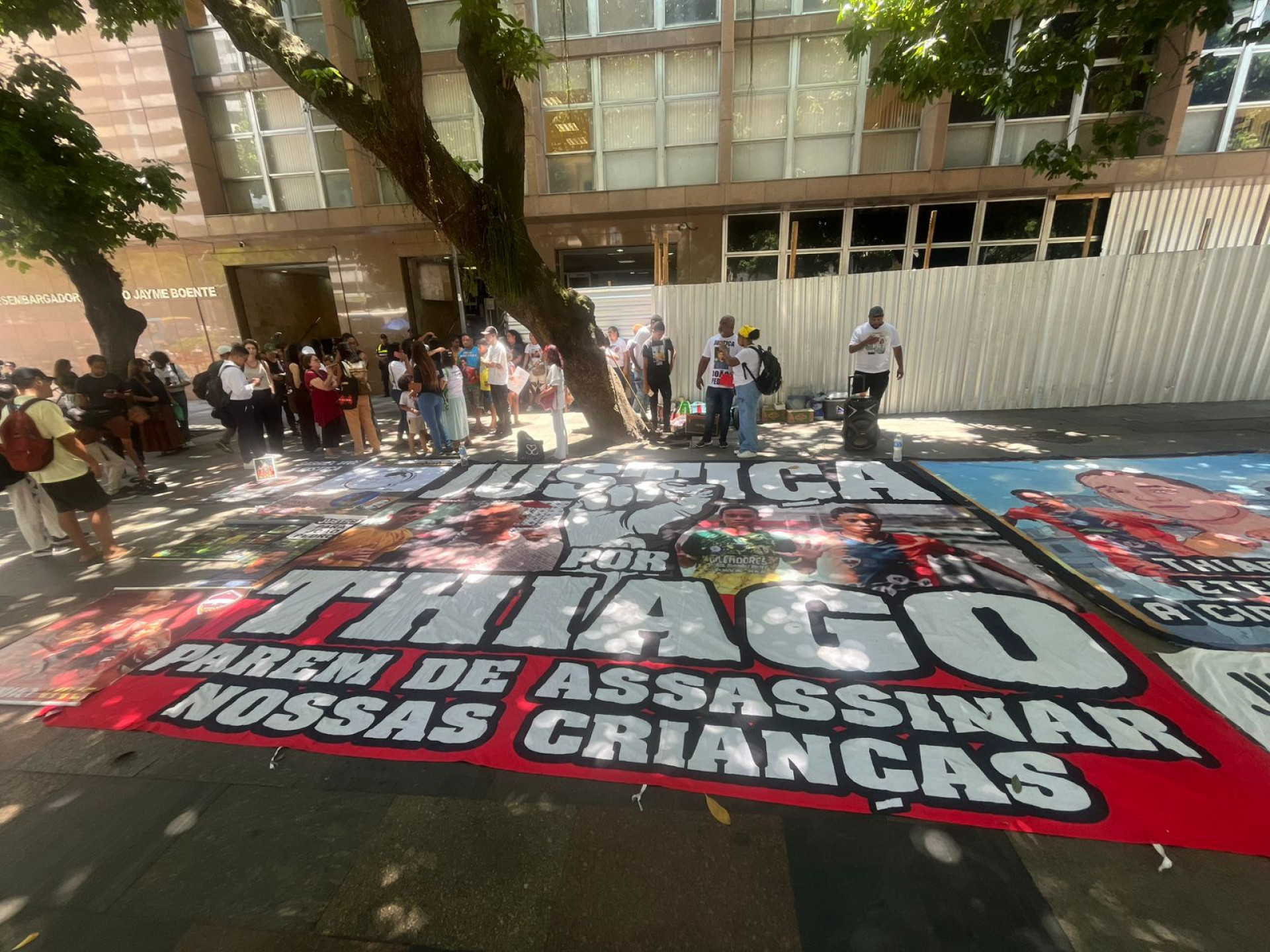 Familiares e amigos realizam ato pedindo justiça sobre o caso Thiago Flausino - Fred Vidal