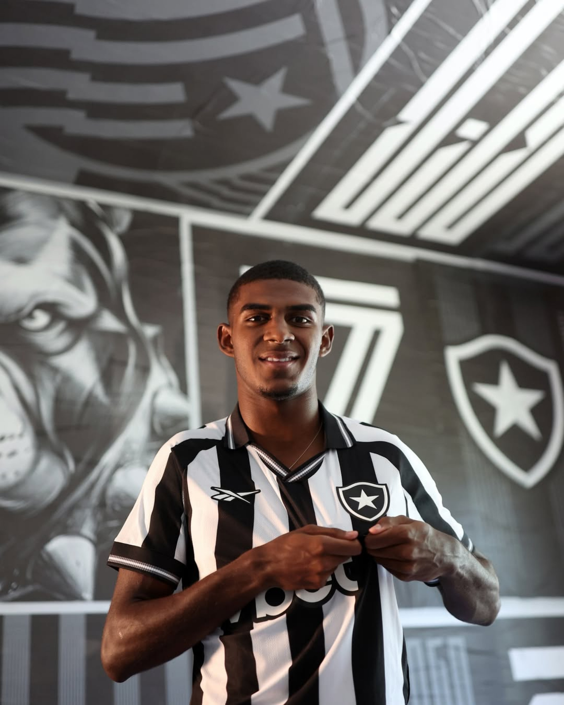 Botafogo anuncia chegada de Wallace Davi