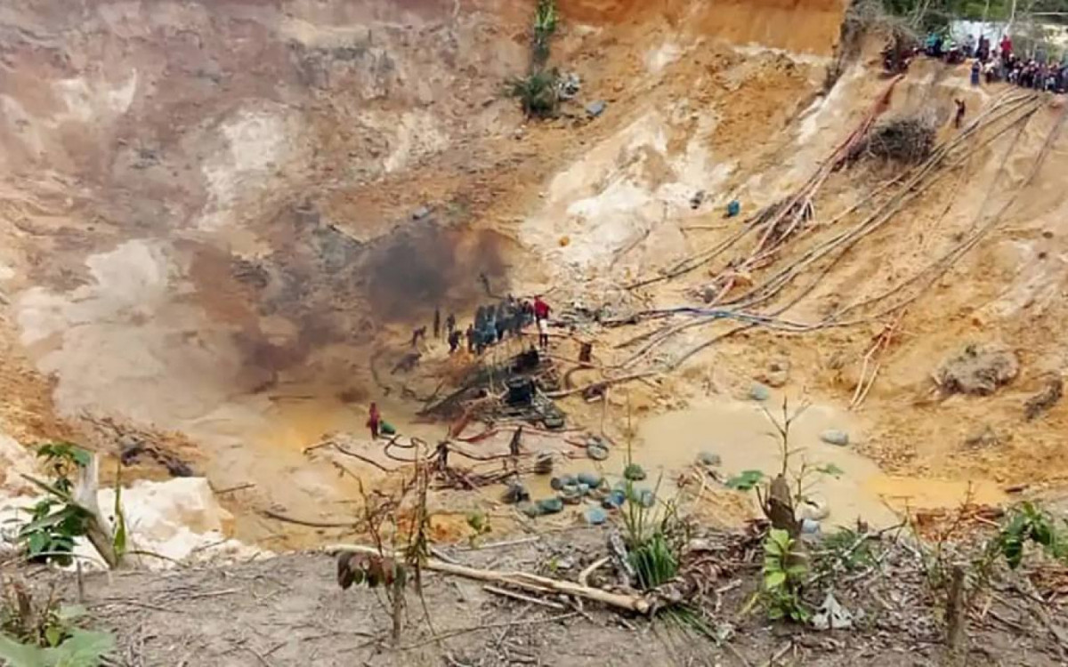 Desabamento em mina de ouro deixa 13 trabalhadores mortos no Sudão