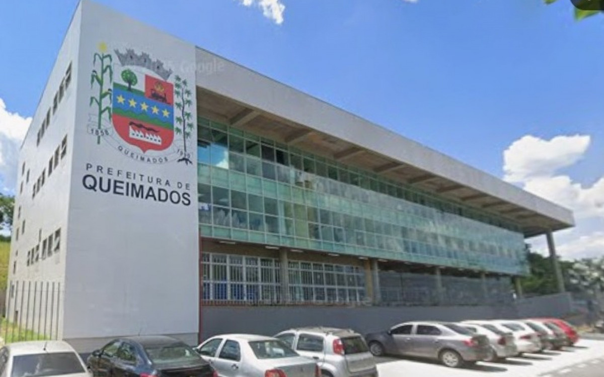 Servidor de Queimados é afastado após atropelar e matar cãozinho com trator