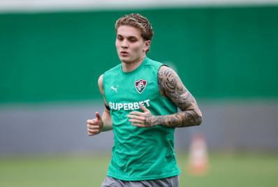 Fluminense negocia saída de lateral-esquerdo por empréstimo