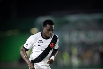 Andrés Gómez deixa papel de coadjuvante e vira protagonista no Vasco