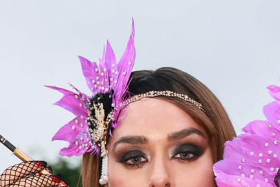 Fotos! Rainha de bateria da União do Parque Acari encarna vedete em ensaio