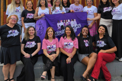 Coletiva Escritoras Vivas comemora 5 anos com encontro literário na Cafeteria Vírgula