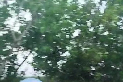 Descarte irregular de lixo às margens da Lagoa do Baixo Grande levanta alerta ambiental, em São Pedro da Aldeia